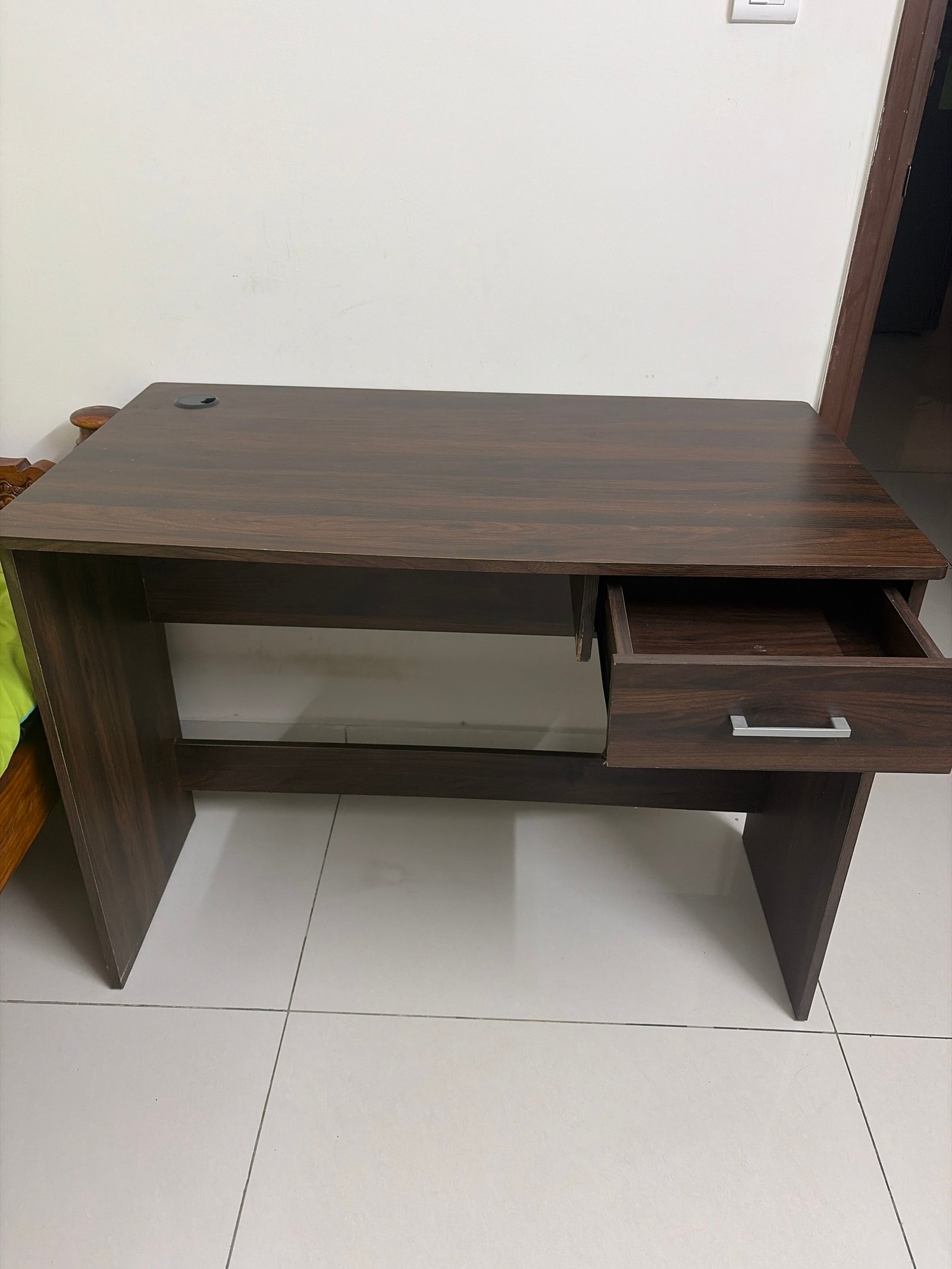 Office table with 1 drawer