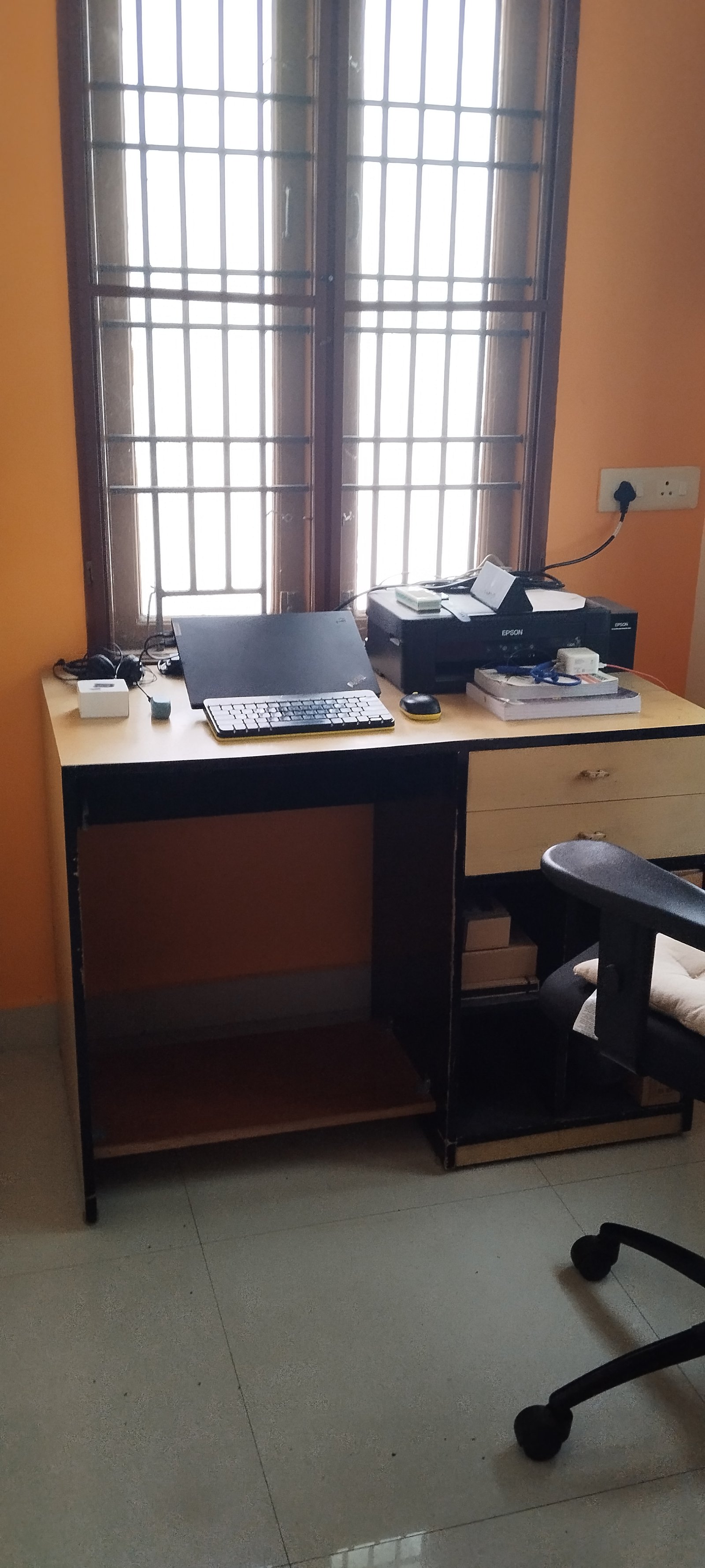 Wooden Computer Table with footrest and 2 drawers in perfect condition